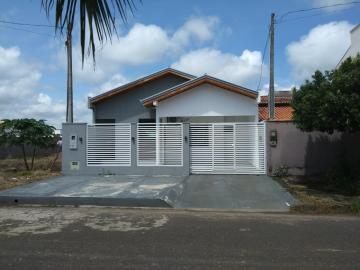Alugar Casas / Casa em CACOAL. apenas R$ 250.000,00