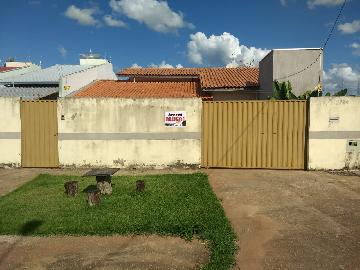 Alugar Casas / Casa em CACOAL. apenas R$ 1.200,00