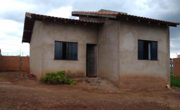 Alugar Casas / Casa em CACOAL. apenas R$ 120.000,00