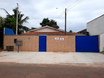 Alugar Casas / Casa em CACOAL. apenas R$ 1.300,00