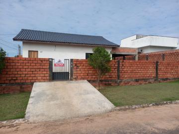 Alugar Casas / Casa em CACOAL. apenas R$ 800,00