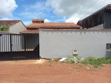 Alugar Casas / Casa em CACOAL. apenas R$ 1.200,00