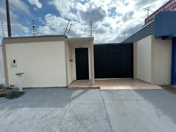 Alugar Casas / Casa em Cacoal. apenas R$ 4.000,00