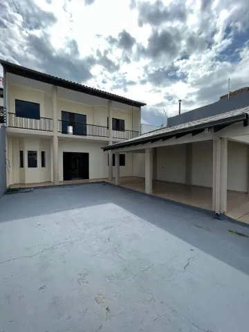 CASA LOCALIZADA NO CENTRO