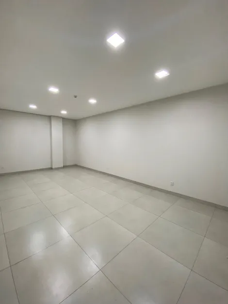 SALA COMERCIAL NA RUA DOS PIONEIROS