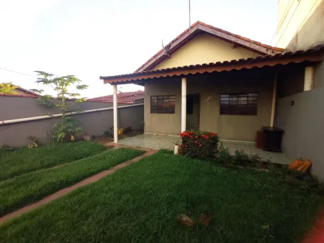 Alugar Casas / Casa em Cacoal. apenas R$ 750,00